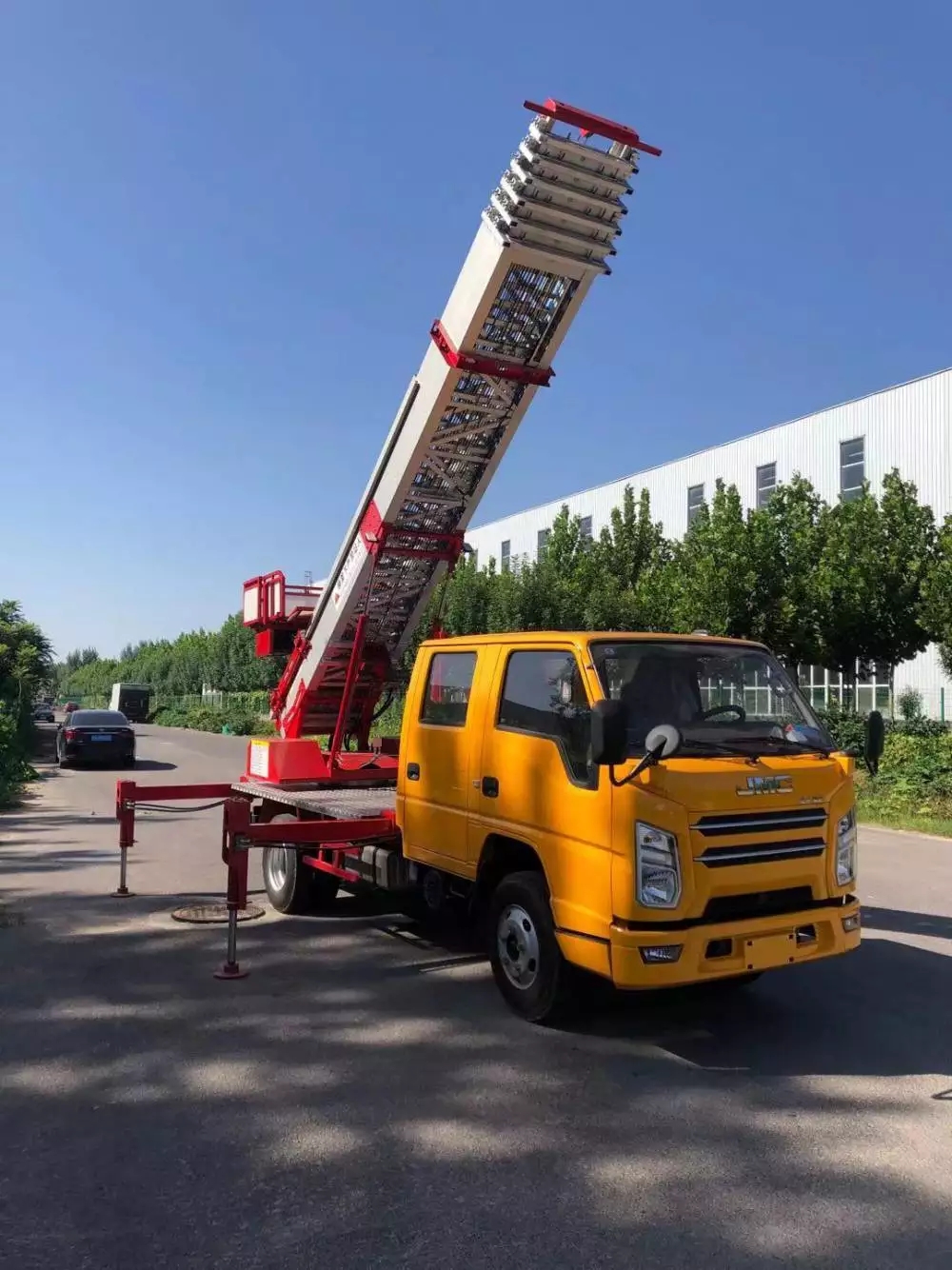 宁乡附近的云梯车出租服务：轻松解决高空作业需求