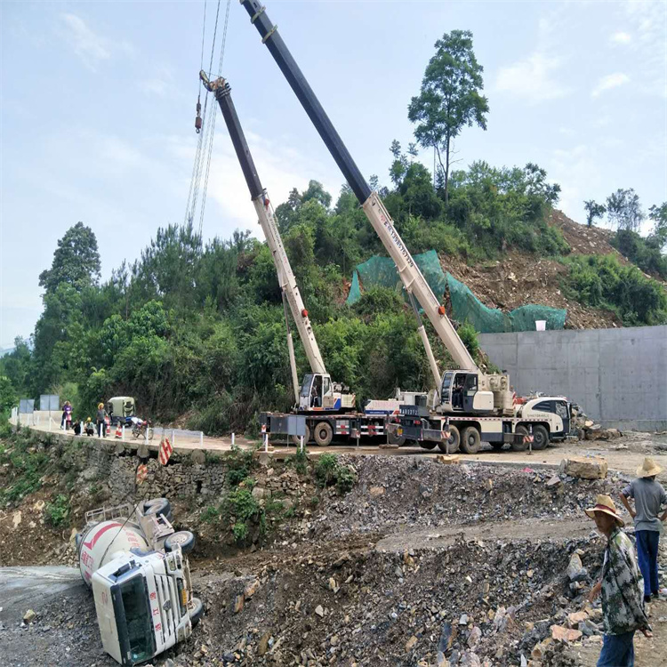 宁乡汽车掉沟里叫吊车救援要多少钱